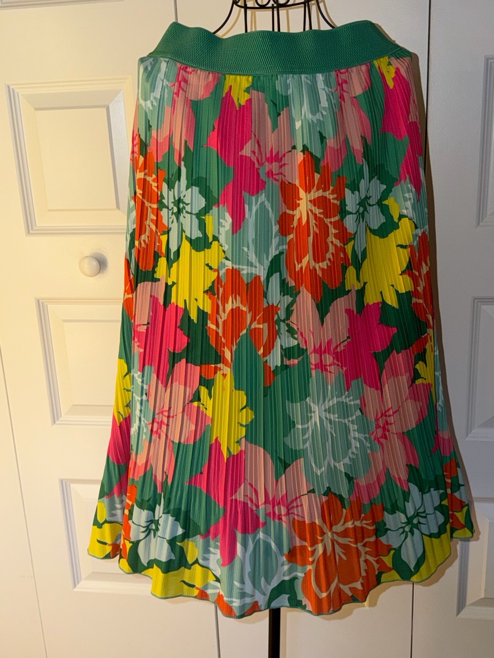 Long silky skirt elastic waist
